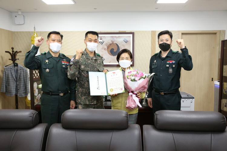 56사단 2대대장 증산동대장 방문 및 상패전달식 이미지